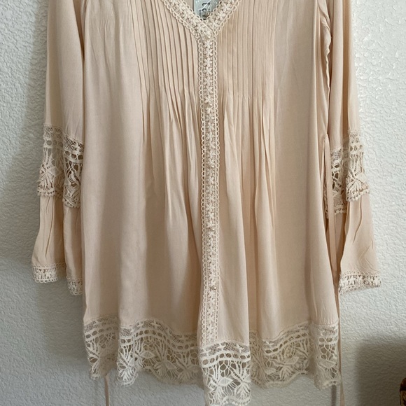SOLITAIRE Lace Trim Tunic - Picture 4 of 16